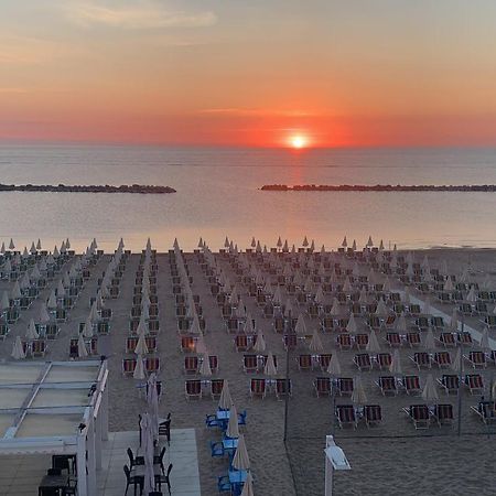 Hotel Flying Pesaro Exterior photo