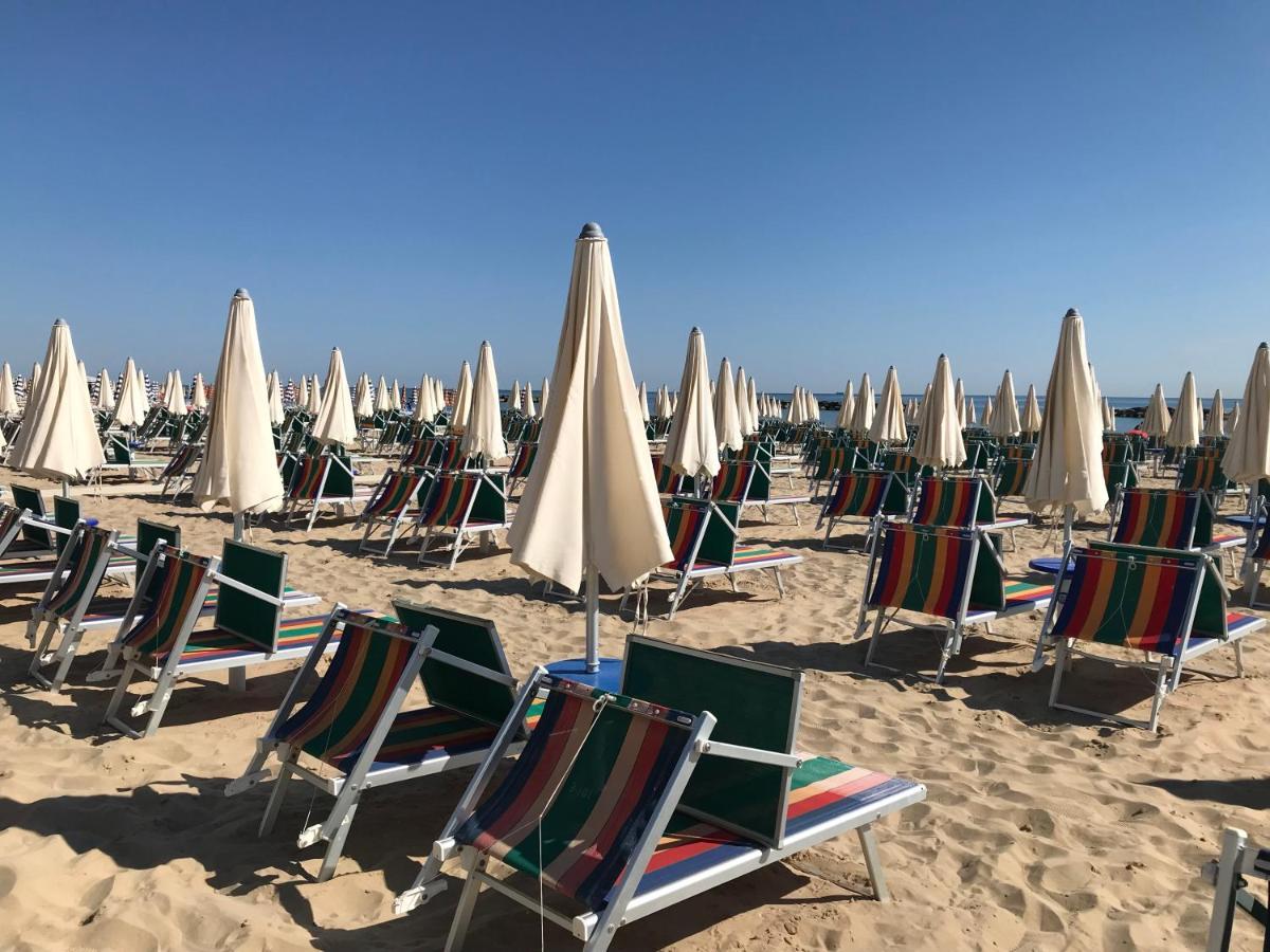 Hotel Flying Pesaro Exterior photo