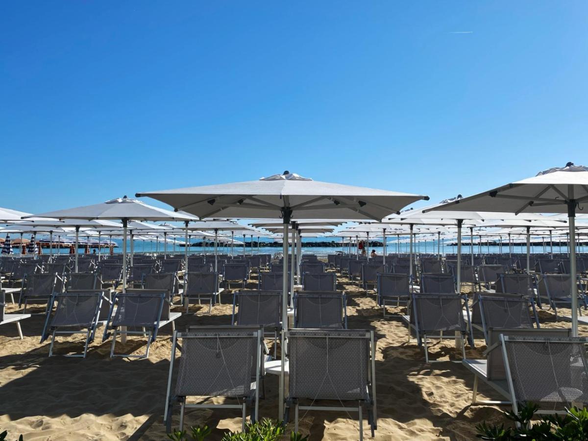 Hotel Flying Pesaro Exterior photo