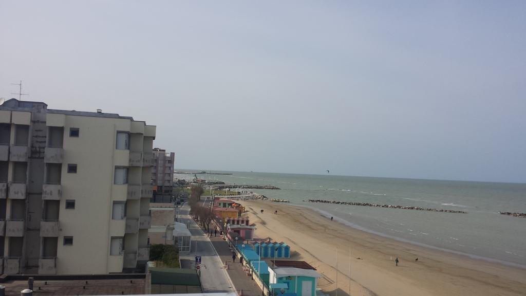 Hotel Flying Pesaro Exterior photo