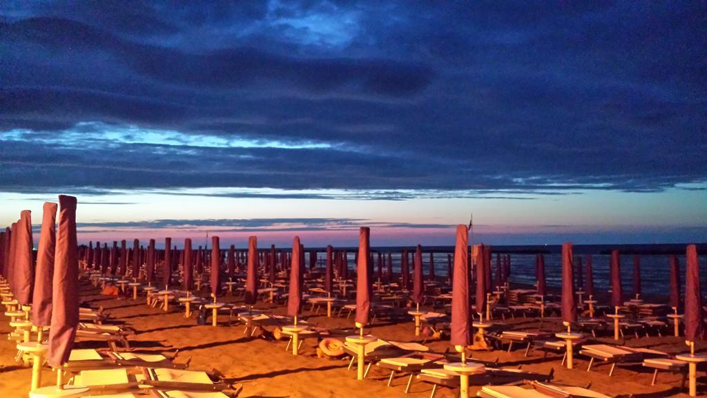 Hotel Flying Pesaro Exterior photo