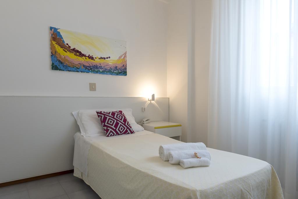 Hotel Flying Pesaro Exterior photo